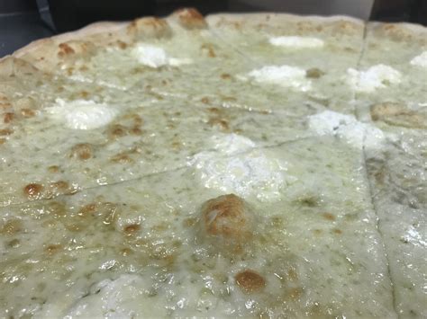 White Pizza Authentic New York Style Hand Tossed Pizza