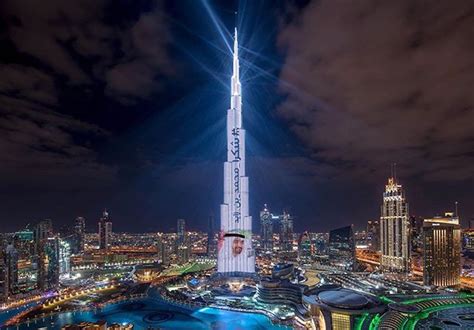 كم عدد طوابق برج خليفة وكم تكلفة بناءه