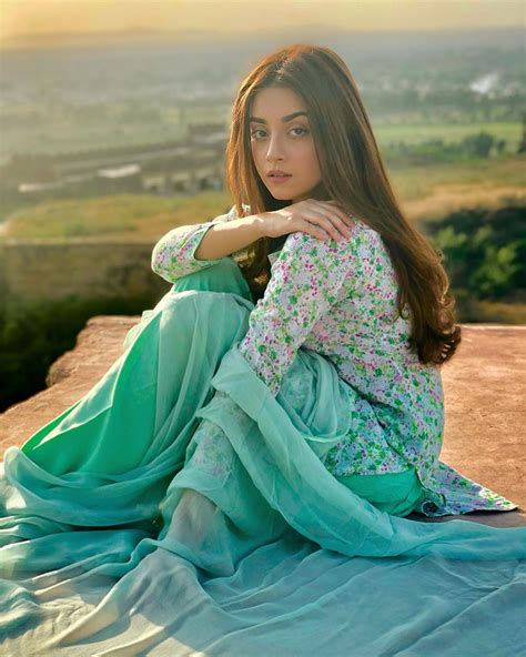 Latest Beautiful Clicks Of Gorgeous Actress Alizeh Shah Reviewitpk