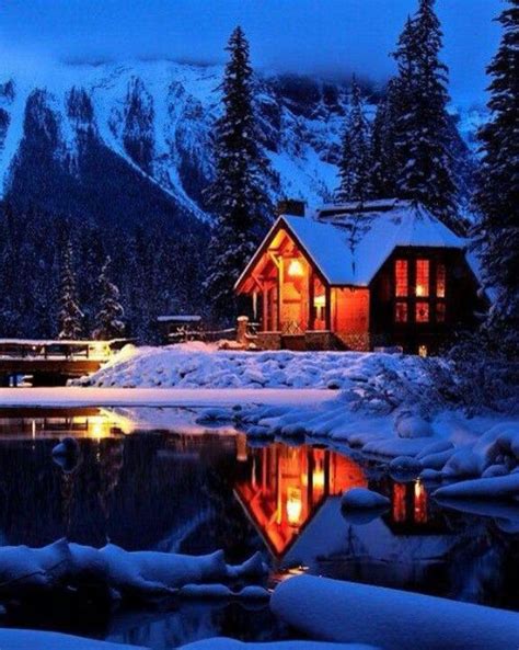 Nice And Cozy Winter Cabin 世界中のキャビンアテンダント 冬の景色 山小屋