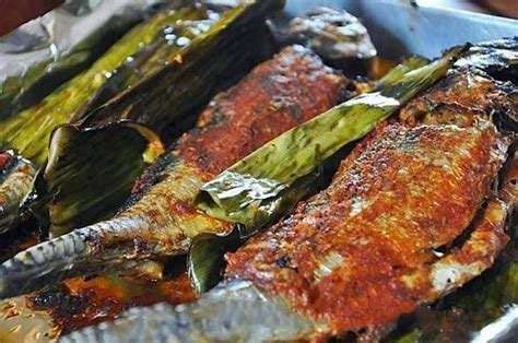 Tentunya anda tidak asing dengan ikan kembung bakar yang selalu ada di etalase rumah makan padang. 10 Resepi Ikan Bakar Sedap & Menyelerakan - Daily Makan