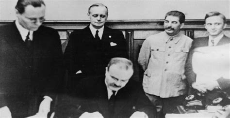 The historic document, officially as a neutrality pact between the two parties. Segunda Guerra Mundial | Radio Sefarad