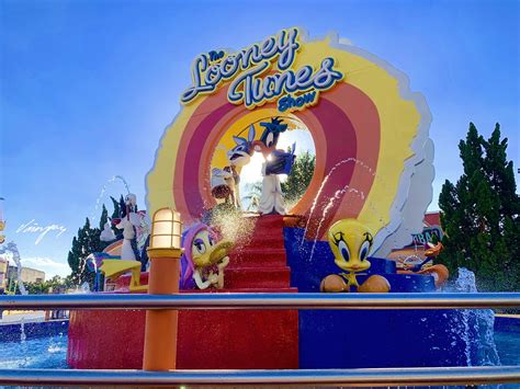 The Looney Tunes Shows Fountain Hopi Hari Theme Park Vi Flickr