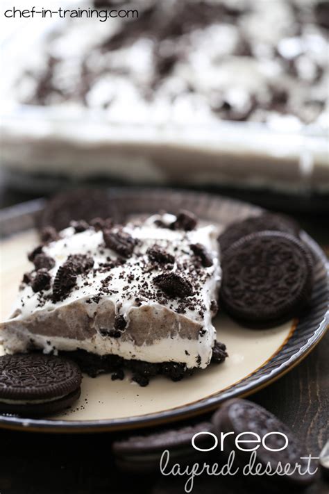 It is a 3 layered pudding dessert, the bottom layer consists of crushed oreos, the middle layer is the oreo pudding and the top layer is a cre… Oreo Layered Dessert - Chef in Training