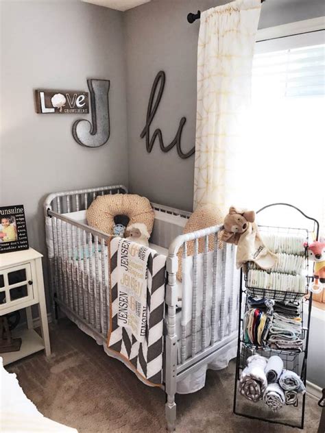 With brass accents and a gender neutral palette of grays, whites, and just a touch of green with the magnolia wreaths, this modern farmhouse nursery is a high class baby nursery for boy or girl. Farmhouse Styled Nursery/Guest Room Combo - Project Nursery