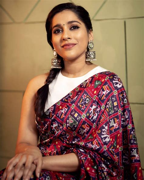 Jabardasth Anchor Rashmi Gautam Looks Gorgeous In Saree Indian Girls