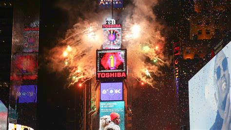 Watch New Years Eve Times Square Ball Drop 2022 Livestream In Uk