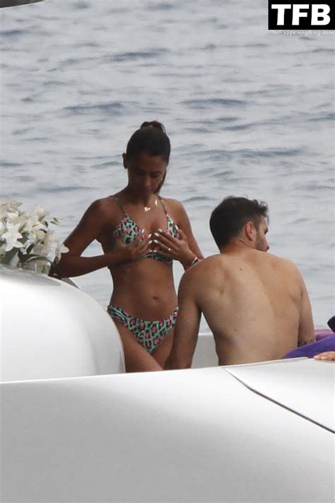 Antonela Roccuzzo And Lionel Messi Share Some Pda In Ibiza 17 Photos Thefappening