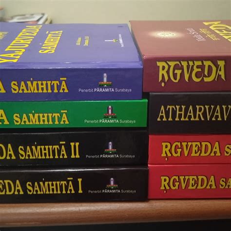 Jual Satu Set Lengkap Buku Catur Weda Kitab Suci Agama Hindu Dharma