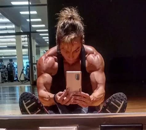 Bodybuilding Mother Stuns Tiktok With Her Bulging Muscles And Six Pack