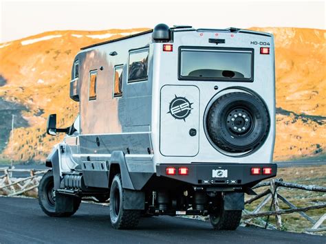 سمين speedfreak سرعة سيارة bubblecars: بالصور.. هذه الشركة قدمت شاحنة بمثابة منزل صغير مثبت على "فورد إف -750" بتكلفة 1.7 مليون دولار