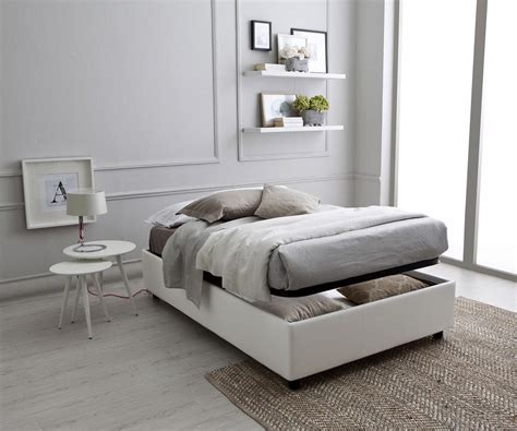 In particolare la larghezza � di 140 cm, a fronte dei classici 180 cm del letto matrimoniale standard. Camere Da Letto Una Piazza E Mezza Mondo Convenienza ...