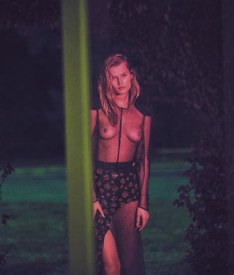 Fotos de Toni Garrn desnuda Página Fotos de Famosas TK