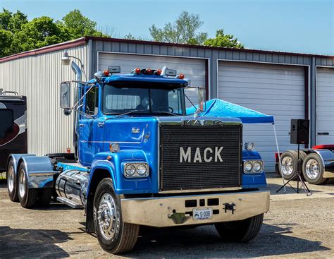 V 8 Powered Mack Superliner Semi Tractor Taken At The Cinc Flickr