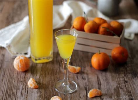 Ne preparo sempre in abbondanza, perché è uno dei regali più graditi che faccio per. Liquore di clementine fatto in casa - Anche Bimby Agrumi ...