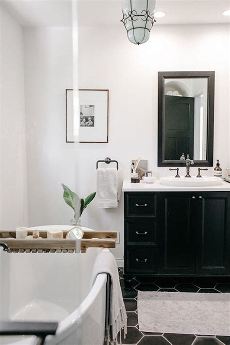 15 Bathroom Wall Decor Ideas