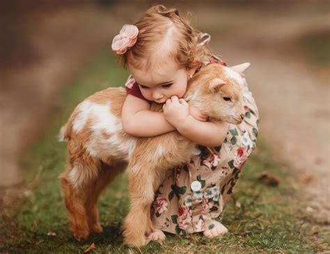 A Photographer Captures Kids Cuddling With Animals And Its The Purest