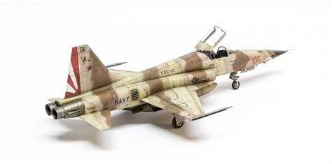 The aircraft took its maiden flight on 11 august 1972 and entered into service in 1975. JR miniatures - F5 Tiger II / 1:32 Kinetic