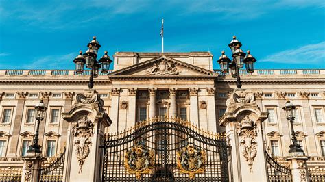 What Living At Buckingham Palace Is Really Like