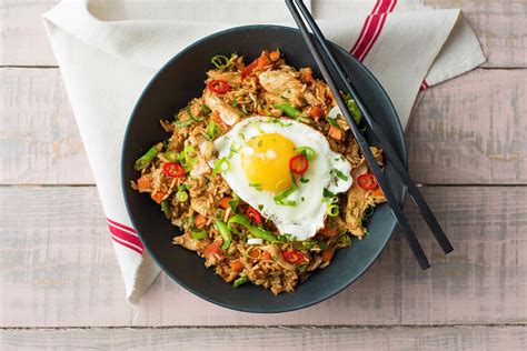 Dibuat juga saat lauk lain habis atau kimchi tinggal sedikit, misalnya. Nasi Goreng with Chicken & Crispy Fried Egg | Recipe ...