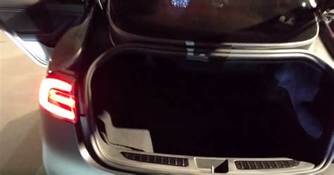 L 3,73 / b 1,62 / h 1,49 m. Kofferraum-Pleite beim Model 3!?! - PRIUSforum