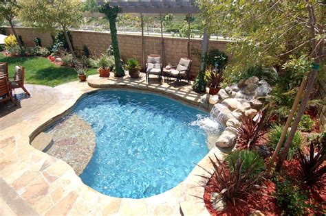 Cocktail Pool Design Ideas For Small Outdoor Spaces In