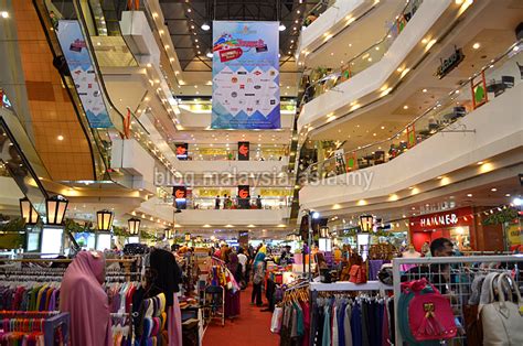 Jalan Malioboro Street Shopping In Jogjakarta