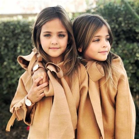 Conheça As Irmãs Gêmeas Consideradas As Mais Lindas Do Mundo Casacos