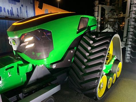 John Deere Reveals New Driverless Tractor Concept