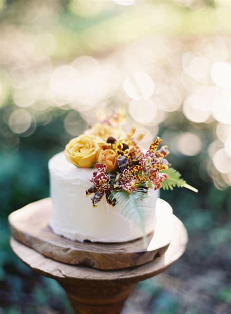 Inscriptions on cakes are one of the hardest, especially if you haven't mastered piping yet. Fall Wedding Cakes | Martha Stewart Weddings