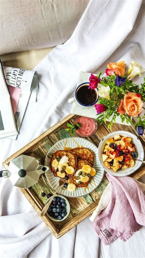 So sind zum beispiel kaffeebecher mit. Frühstück im Bett | HelloFresh Blog | Frühstück im bett ...