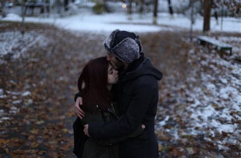 10 quotes kocak ini akan membantumu menertawakan cinta. 5 Hal Yang Tidak Menyenangkan Dalam Menjalani Hubungan LDR