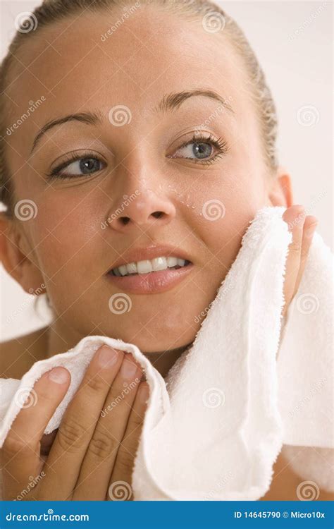 Woman Drying Skin Stock Photo Image Of Pretty Towel 14645790