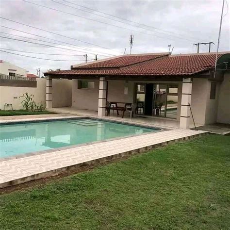 Arrenda se excelente casa Tipo 2 2 suites piscina anexo vedação