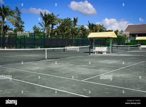 Playing Tennis On Clay Court Hi Res Stock Photography And Images Alamy