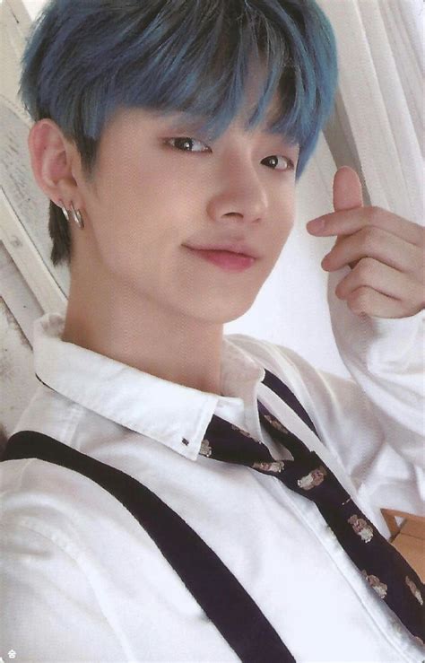 August we got a sneak peek of august. TXT '2020 Season's Greetings' Photocard Preview | Fotos ...