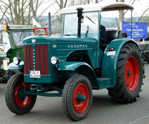 Hanomag steht bei der Oldtimerausstellung der Traktor-Oldtimer-Freunde
