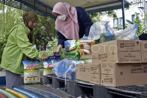 Distribusi Pangan Bersubsidi Di Dki Jakarta Antara Foto