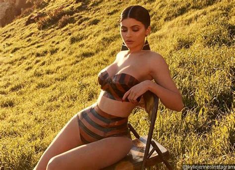 Kylie Jenner Bares Ample Cleavage In Sexy Two Piece See The Racy Snaps