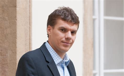 V šesté básnické sbírce se autor pro inspiraci vrací do svého mládí, na začátek 60. Lukáš Musil: Neprodané byty jsou většinou ležáky nebo byty ...