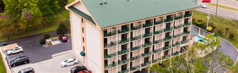 Our accommodations range from a single queen room to rustic cabins. Hotel | Pigeon Forge, TN - Pigeon River Inn