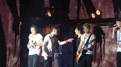 Teenage Dirtbag Cover One Direction Hershey 76 Tmh Tour Youtube