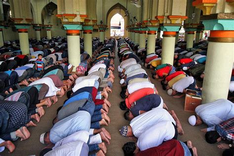 Filipino Muslims Begin Month Long Ramadan With Early Morning Prayers
