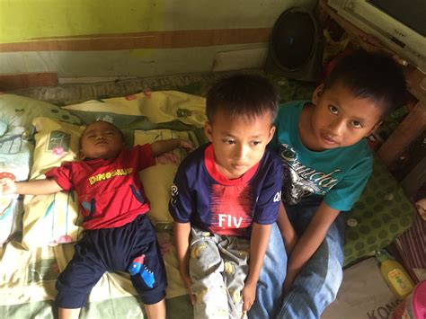 Pemerintah meluncurkan paket bantuan langsung non tunai (blnt), bagian dari program keluarga harapan (pkh) yang dikhususkan untuk perbaikan gizi keluarga miskin. Dana Bantuan Terus Mengalir untuk Putra Si Penjual Cilok ...