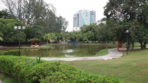 Dataran parking is an open area car park. Mohd Faiz bin Abdul Manan: Central Park Bandar Utama