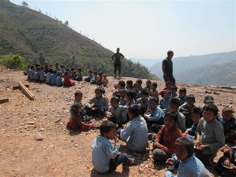 Käsittelen parhaille valuuttakursseille, joista kaksi on täällä ja yksi niistä on mv forex. Mid-day meals attract children to schools in Achham