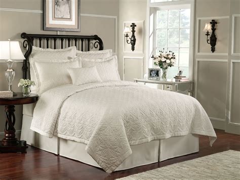 Our down comforters vary by warmth, and we have the perfect mattress protectors and pillow protectors for your. Lismore Quilt Ivory by Waterford Luxury Bedding ...
