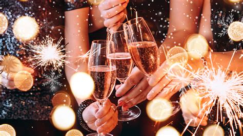 By tyler lacoma may 9, 2020. Holiday Theme Party Ideas For A Festive Celebration | StyleCaster
