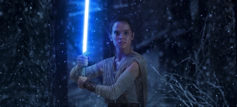 Star Wars The Last Jedi Cinemacon Footage Sees Rey Thrashing Lukes