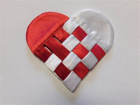 How To Make A Fabric Scandinavian Heart With Images Fabric